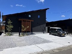 ガルバリウム鋼板の住宅に合うシンプルナチュラルな新築外構　鹿児島県S様邸