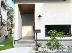 曲線でやわらかな印象のアプローチのある新築外構　～鹿児島市O様邸～