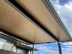 建物と一体感のある木目調軒天パネルのカーポート～新富町H様邸～