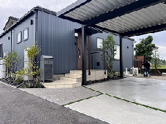 ガルバリウム鋼板外壁の住宅に合うナチュラルモダンな新築外構　鹿児島県姶良市N様邸