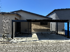 敷地いっぱいに広がる梁延長カーポートのある新築外構～都城市K様邸～