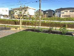芝生のお庭を人工芝と化粧砂利で明るくリフォーム～宮崎市T様邸～