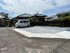 駐車しにくい敷地を大変身！広々駐車場へ