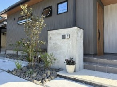 モダン住宅に合わせたスタイリッシュな外構