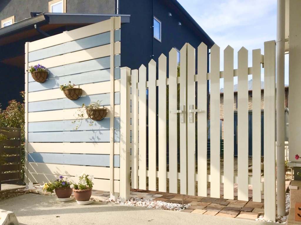 かわいい板塀、かわいいフェンス、ブルーの板塀