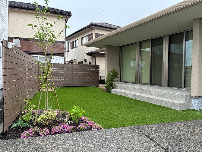 人工芝でつくる、手入れいらずの心地よい庭＊姶良市M様邸