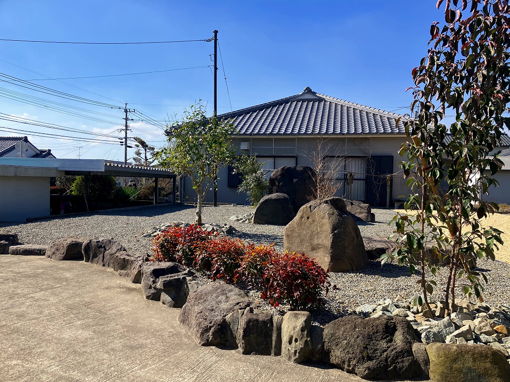 石のある庭 庭の砂利