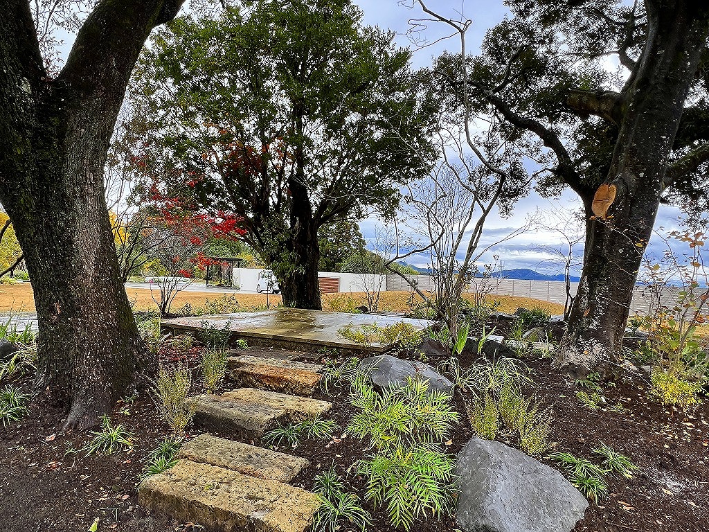 植栽をメンテナンスしてまるで新たに植え込んだようなBefore→After　宮崎県小林市H様邸