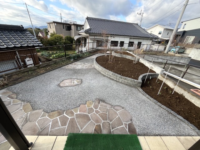 ピンコロ花壇、ピンコロ、洗い出し