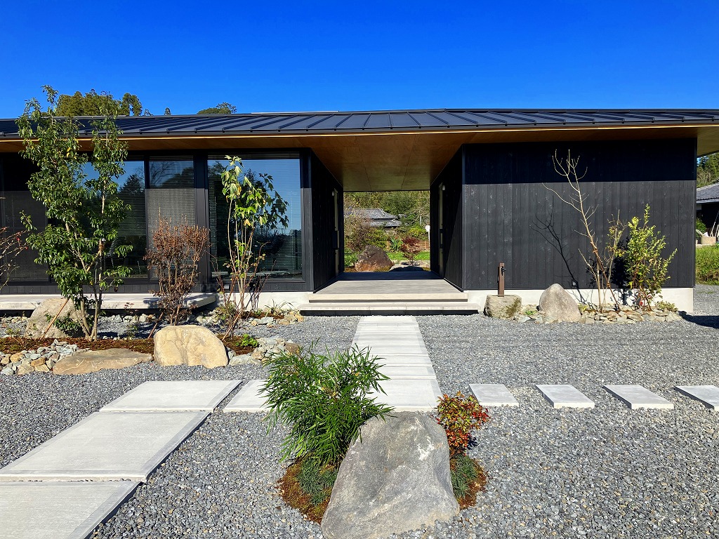 吹き抜けのある建物 平屋の家 Studio