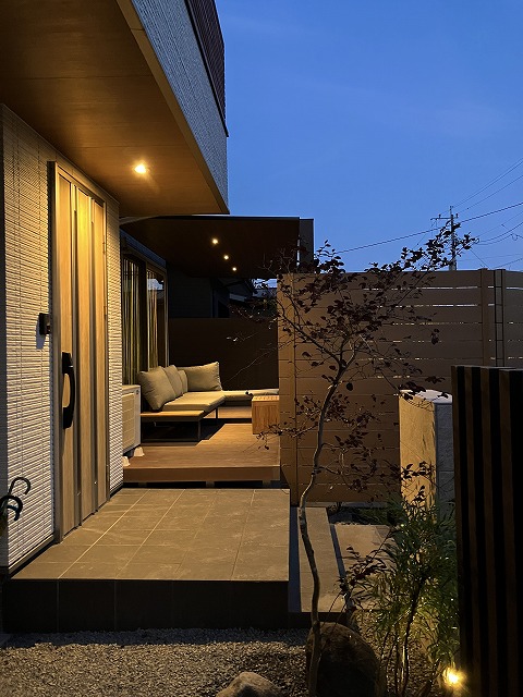 住まいの価値を高める、上質なプライベートテラス　夜ver　姶良市I様邸