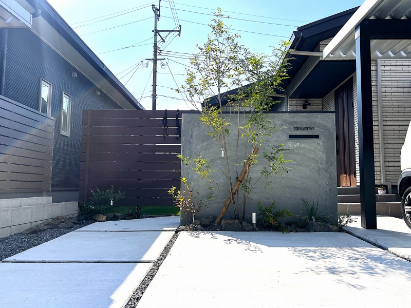 一条工務店の素敵な住宅｜門柱・土間・植栽で整える上質な新築外構　姶良市T様邸