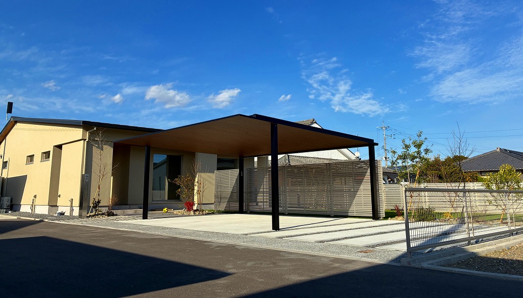 YKKプレーンルーフ木調　フラットカーポート　