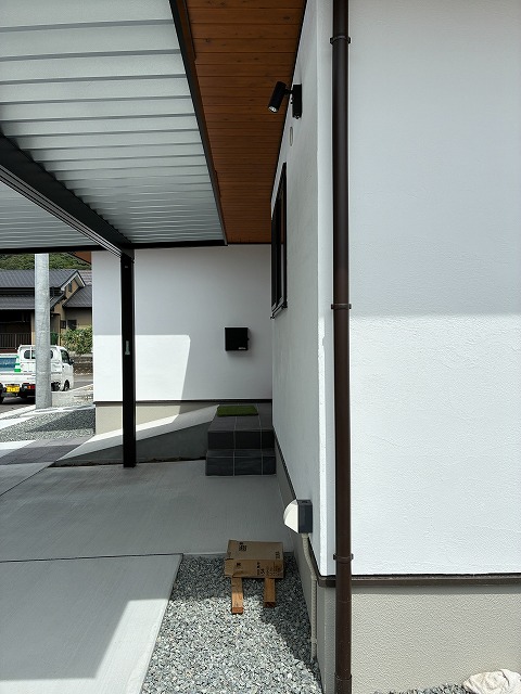 旭住宅のお住まいを引き立てる、暮らしやすさを考えた新築外構　薩摩川内市K様邸