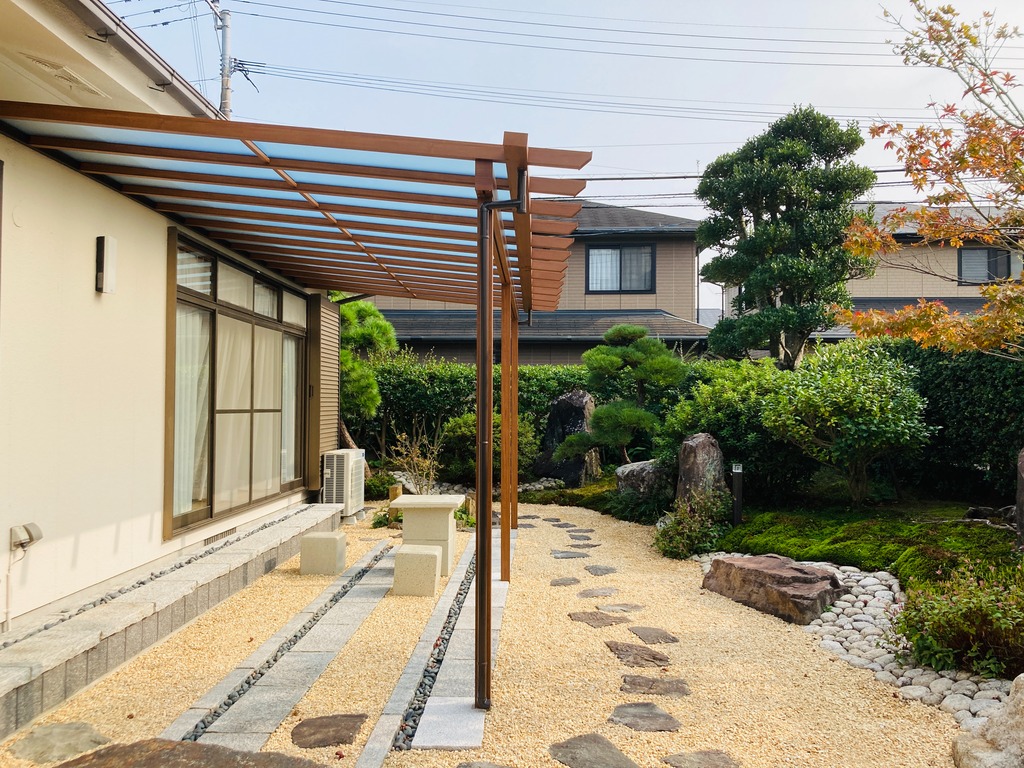 暑さが和らぐこれからの季節に！お庭時間を楽しむ【屋根テラス】のある暮らし