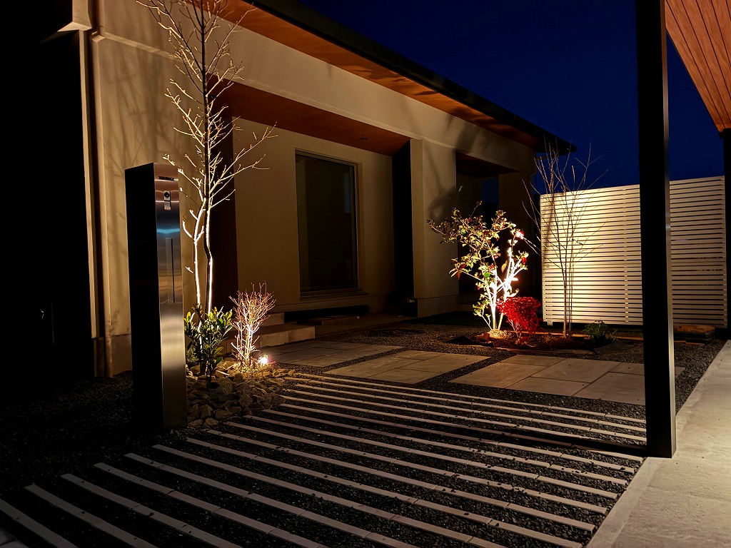 植栽　ライトアップ　LIXIL美彩