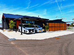黒×木目が映えるスタイリッシュな新築外構　都城市A様邸
