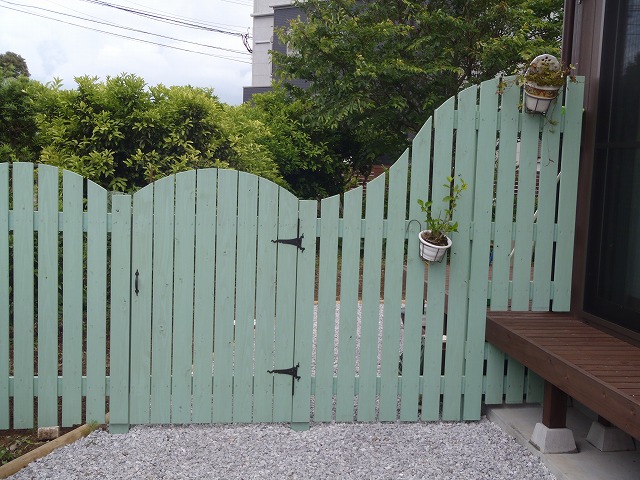 リフォームガーデン～　アンティークレンガのアプローチと曲線の板塀　宮崎市Ｗ様邸
